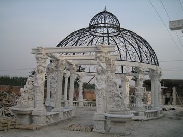 Gazebo de pedra ao ar livre