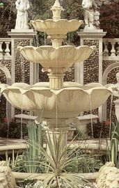 Fonte de arenito no jardim fornecedor