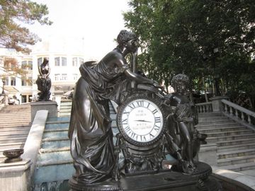 Escultura de bronze antiga de um homem grande lutando com leões, estátuas de bronze personalizadas, fornecedor de esculturas da China fornecedor