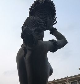 Escultura de bronze de menina graciosa e bonita para jardim ao ar livre, estátuas de bronze personalizadas, fornecedor de esculturas da China fornecedor