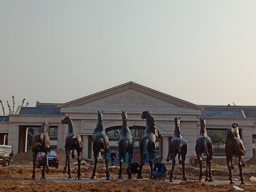 Esculturas de cavalo de bronze de jardim, estátuas de cavalo de latão, estátuas de animais de bronze fundido, fornecedor de esculturas da China fornecedor