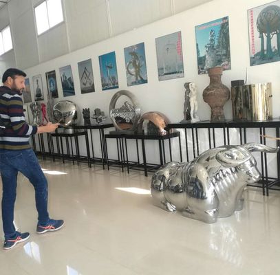 Esculpturas de estátuas pintadas de aço inoxidável,estatuas de arte personalizadas,fornecedor de esculturas de aço inoxidável fornecedor